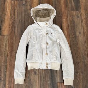 Vintage 2000s Hollister White faux fur lined jacket with hood